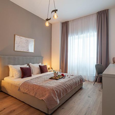Loggia & Luxe 5Br Penthouse In Universitatii Area Бухарест Экстерьер фото