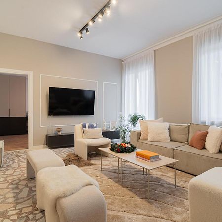 Loggia & Luxe 5Br Penthouse In Universitatii Area Бухарест Экстерьер фото