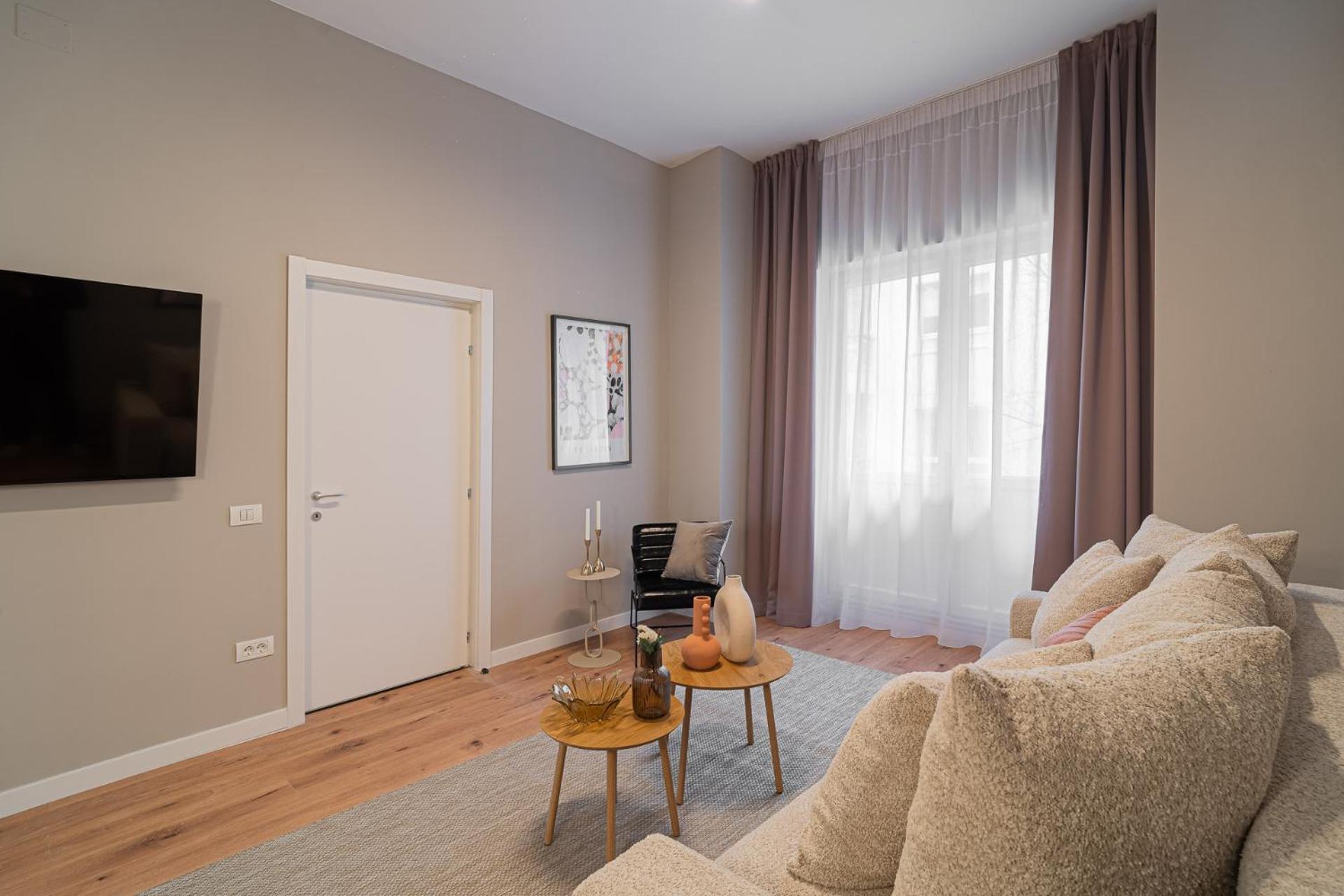 Loggia & Luxe 5Br Penthouse In Universitatii Area Бухарест Экстерьер фото