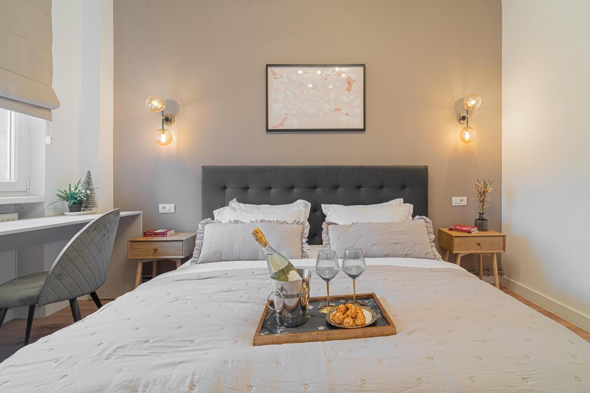 Loggia & Luxe 5Br Penthouse In Universitatii Area Бухарест Экстерьер фото
