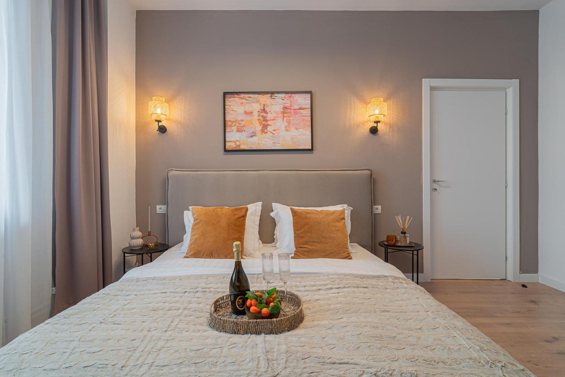 Loggia & Luxe 5Br Penthouse In Universitatii Area Бухарест Экстерьер фото