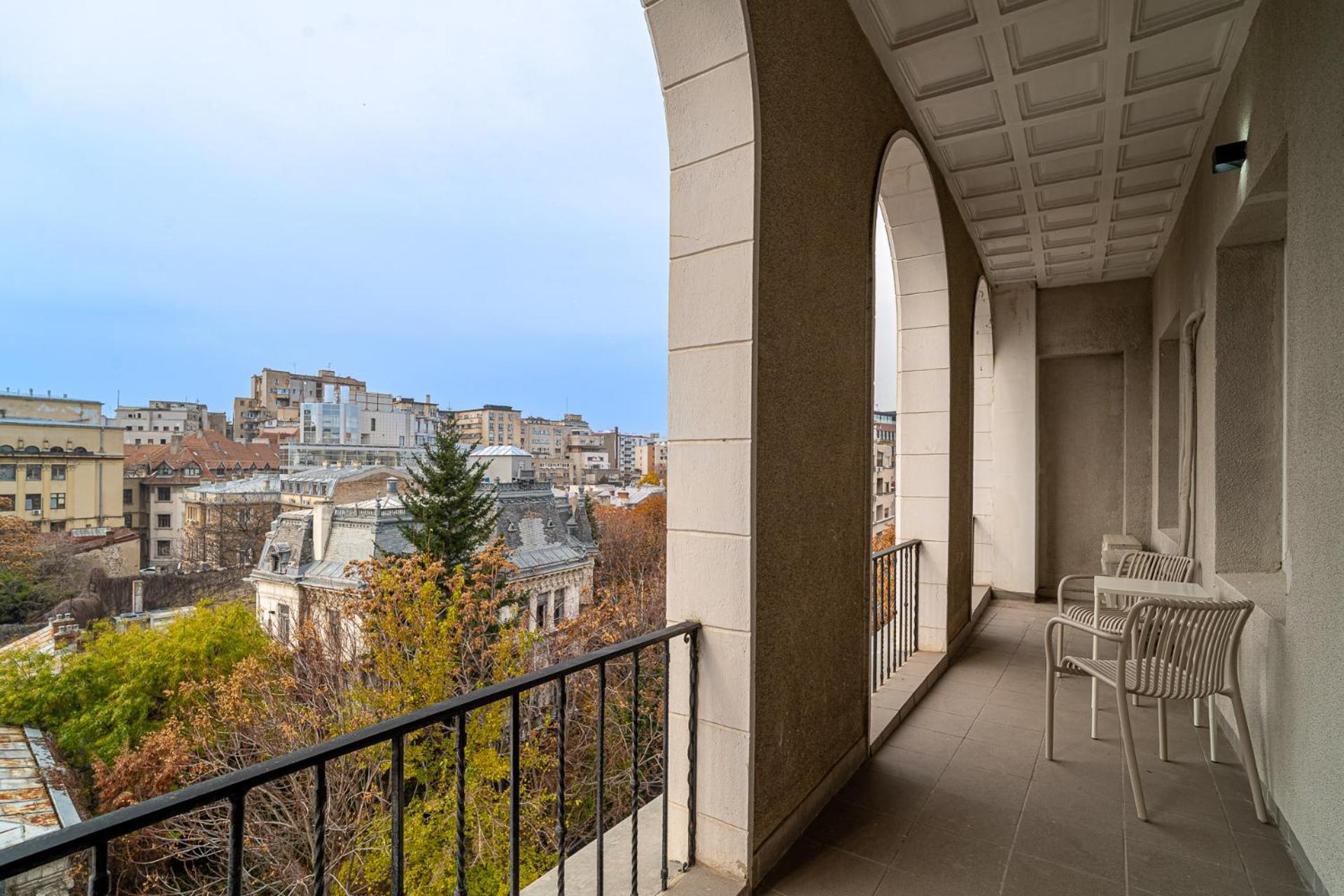 Loggia & Luxe 5Br Penthouse In Universitatii Area Бухарест Экстерьер фото