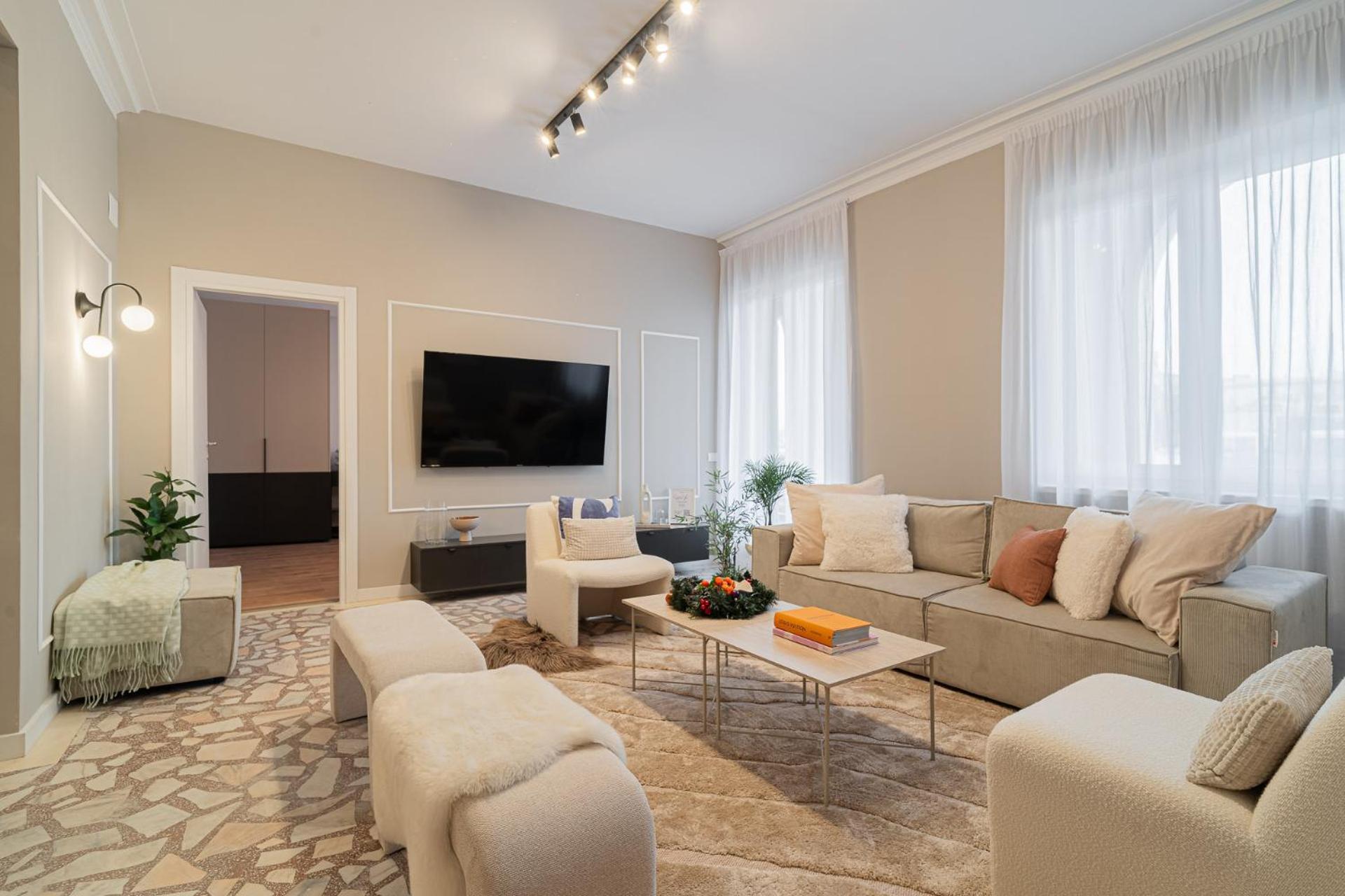 Loggia & Luxe 5Br Penthouse In Universitatii Area Бухарест Экстерьер фото